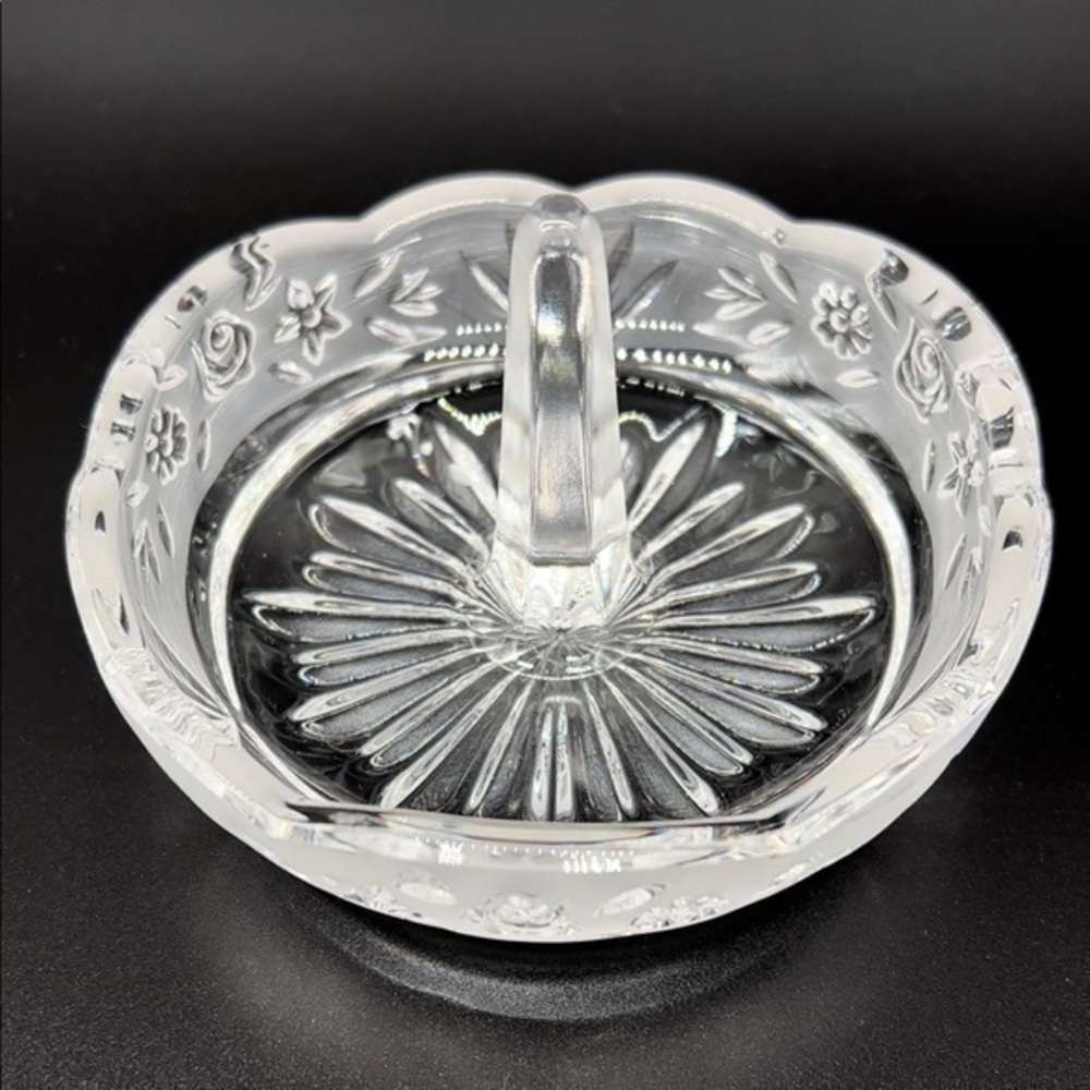 Crystal ring holder